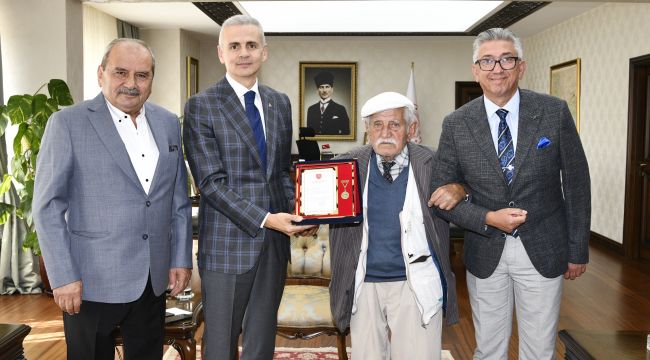 TSK Güçlendirme Vakfından huzurevi sakini Ayyıldız'a altın madalya  