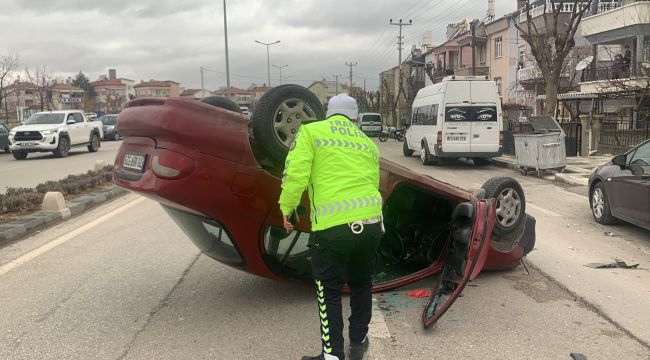 Karaman'da takla atan otomobilin sürücüsü yaralandı