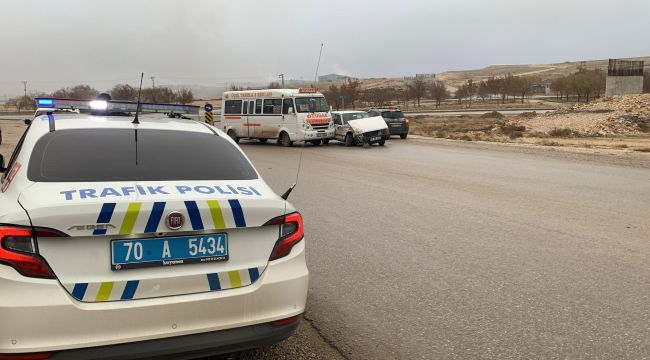 Yolcu minibüsü ile otomobil çarpıştı: 1 yaralı 