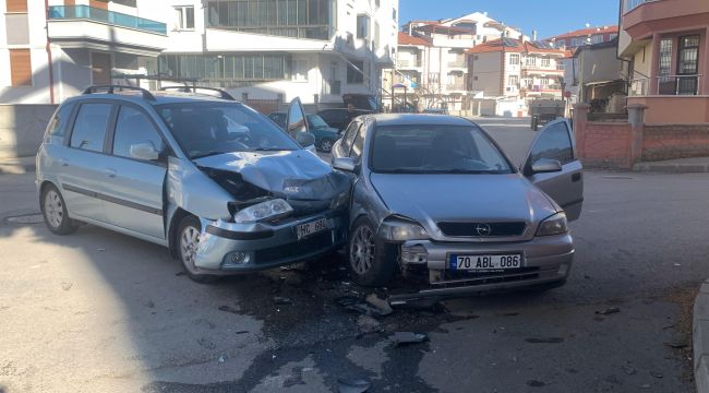 Karaman'da iki otomobil çarpıştı: 3 yaralı