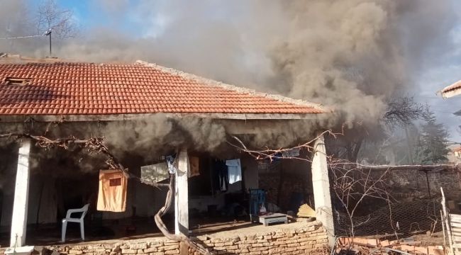 Karaman'da tüp parlaması sonucu çıkan yangında karı-koca yaralandı