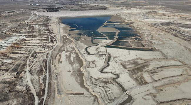 Karaman'ın 50 yıllık su ihtiyacını karşılaması düşünülen baraj kurudu