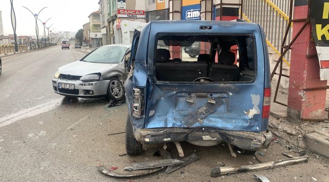 Karaman'da gizli buzlanma kazaya yol açtı: 1 yaralı 