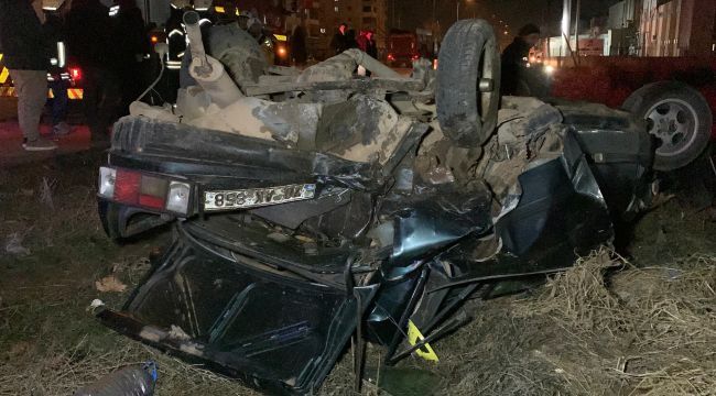 Karaman'da iki otomobilin çarpıştığı kazada 2 kişi ölümden döndü