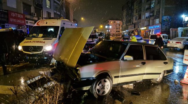 Kaza yapan alkollü sürücü, ekip otosunda silahla kendini vurdu