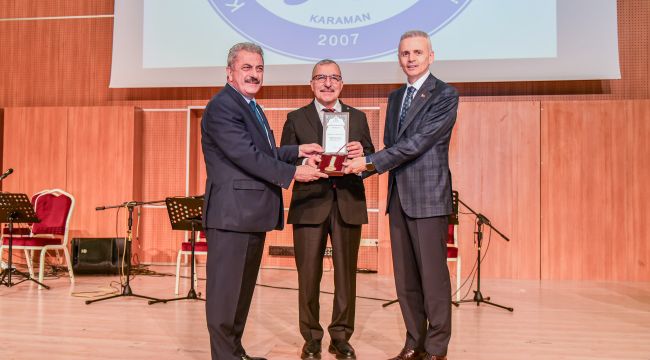 Rektör Gavgalı'ya üstün hizmet madalyası 