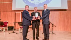 Rektör Gavgalı'ya üstün hizmet madalyası 