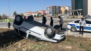 Karaman'da takla atan otomobilin sürücüsü yaralandı  