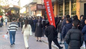 Ramazan'ın vazgeçilmezi tahinli pide için uzun kuyruk oluştu 