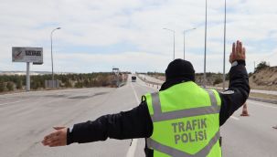 İsmet Paşa caddesinde yüksek sesle müzik dinleyen 34 kişiye para cezası yazıldı 