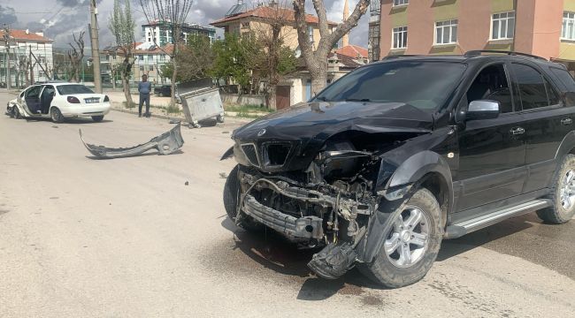 Karaman'da cip ile otomobil çarpıştı: 2 yaralı 