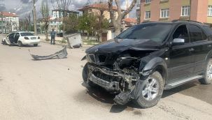 Karaman'da cip ile otomobil çarpıştı: 2 yaralı 