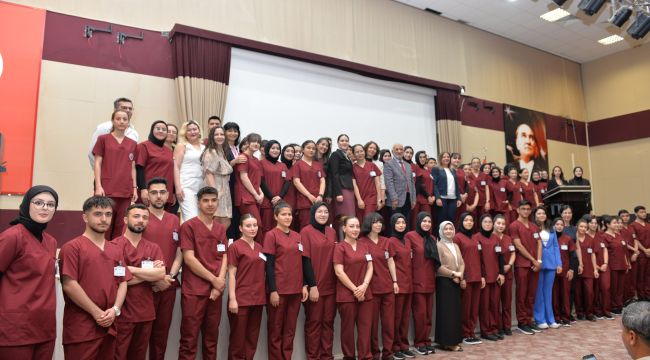 KMÜ'de hemşirelik bölümü öğrencilerine forma giyme töreni düzenlendi 