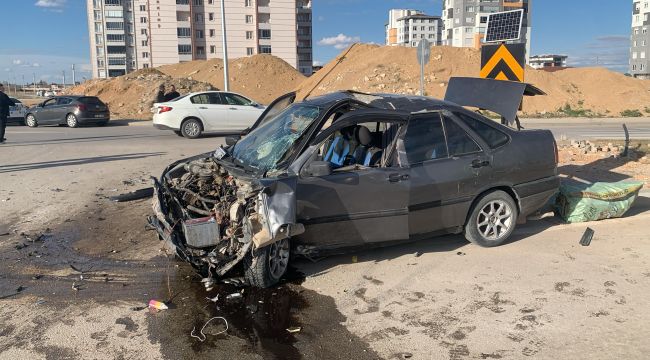 Otomobillerin hurdaya döndüğü kazada 1 kişi yaralandı
