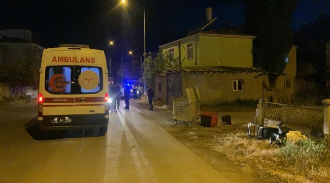Otomobille çarpışan motosikletli kurye yaralandı 