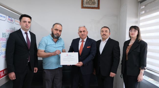 Karaman'da vergi bilincine dikkat çeken oto elektrikçi ödüllendirildi