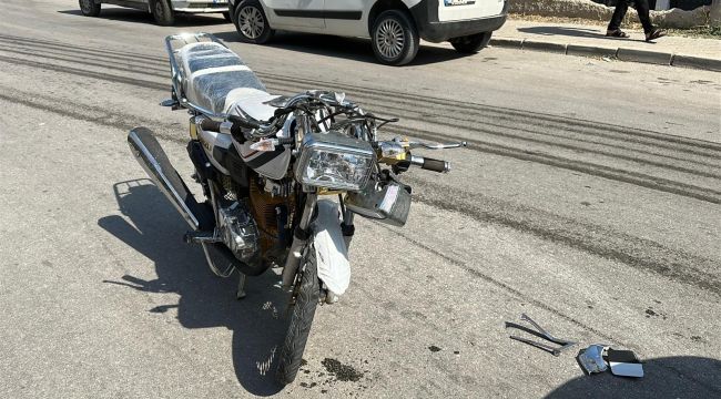 Ciple çarpışan motosikletin sürücüsü yaralandı 