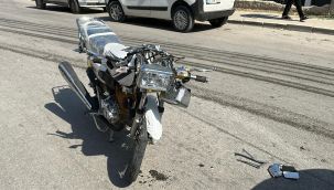 Ciple çarpışan motosikletin sürücüsü yaralandı 