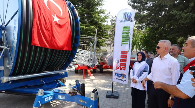 Karaman'da çiftçiler, makinelerini teslim aldı 