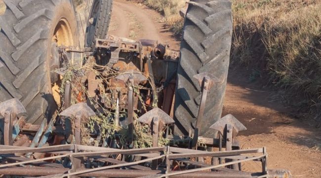 Karaman'da devrilen traktörün altında kalan sürücü öldü