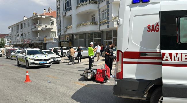 Karaman'da otomobille çarpışan motokurye yaralandı 
