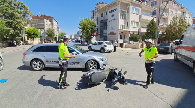 Karaman'da otomobille çarpışan motosikletli yaralandı 