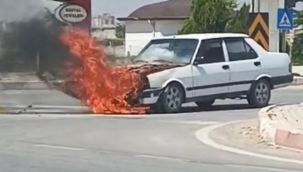 Karaman'da seyir halindeki otomobil alev alev yandı