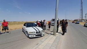 Otomobil aydınlatma direğine çarptı: 1 yaralı 