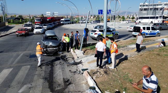 Rus turistler Karaman'da kaza yaptı: 8 yaralı 