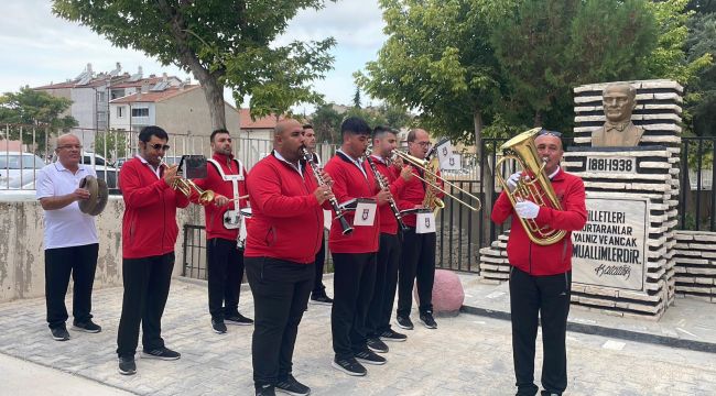 Karaman'ın ilk ortaokulunda öğrenciler bando ile karşılandı