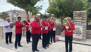 Karaman'ın ilk ortaokulunda öğrenciler bando ile karşılandı