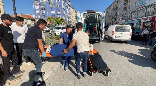 Motosiklet yaya kadına çarptı: 2 yaralı 