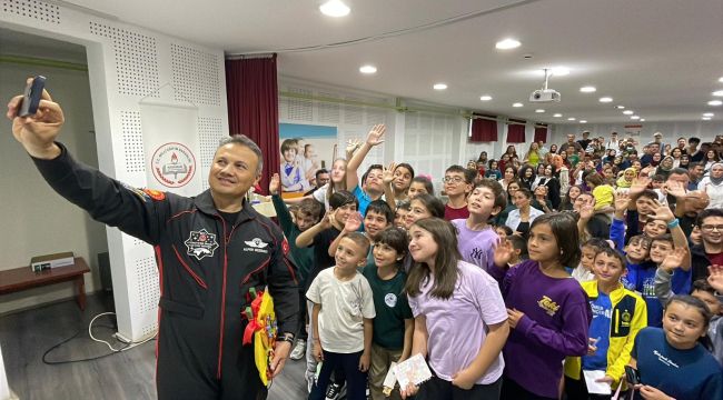 Türkiye'nin ilk astronotu Alper Gezeravcı, Karaman'da öğrencilerle buluştu  