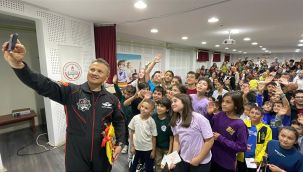 Türkiye'nin ilk astronotu Alper Gezeravcı, Karaman'da öğrencilerle buluştu  