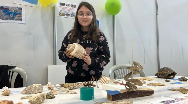 Ailesiyle birlikte topladığı fosillerden müze kurdu 