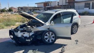 Karaman'da hafif ticari araçla cip çarpıştı: 3 yaralı