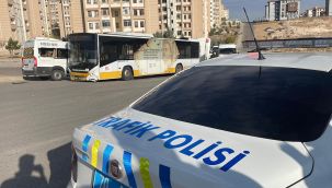 Karaman'da halk otobüsü ile okul servisinin çarpıştığı kazada 2 kişi yaralandı