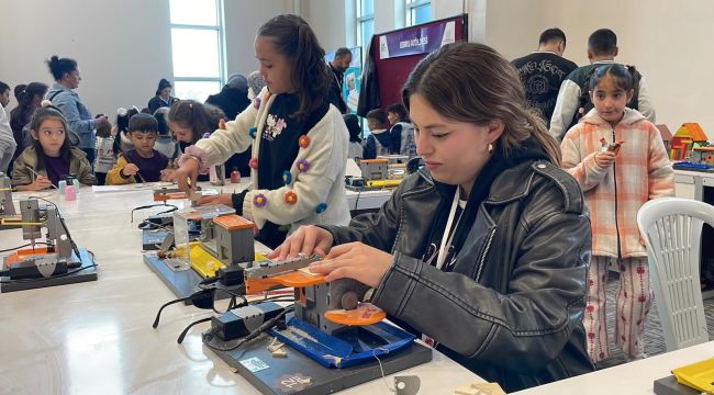 Karaman'da "Keşfetmenin Neşeli Yolculuğu-2" TÜBİTAK 4007 Bilim Şenliği başladı 