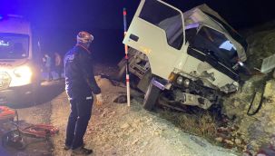 Karaman'da kontrolden çıkan kamyonet kayalıklara çarptı: 1 yaralı 