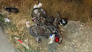 Şarampole devrilen motosikletteki 2 kişi yaralandı 