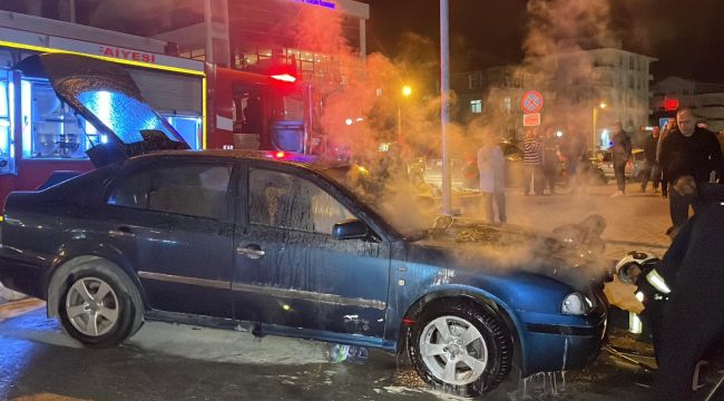 Seyir halindeki otomobil alev alarak yandı