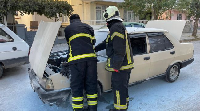 Karaman'da alev alan otomobili vatandaşlar söndürdü