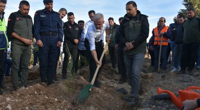 Öğretmenler Günü anısına fidanlar toprakla buluşturuldu 