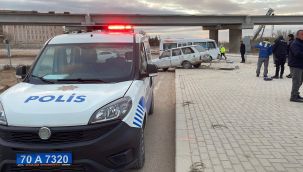 Yolcu minibüsüyle çarpışan otomobildeki 2 kişi yaralandı 