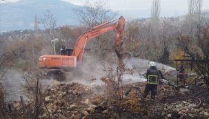 Ermenek'te çıkan yangında yaşlı kadını komşuları kurtardı 