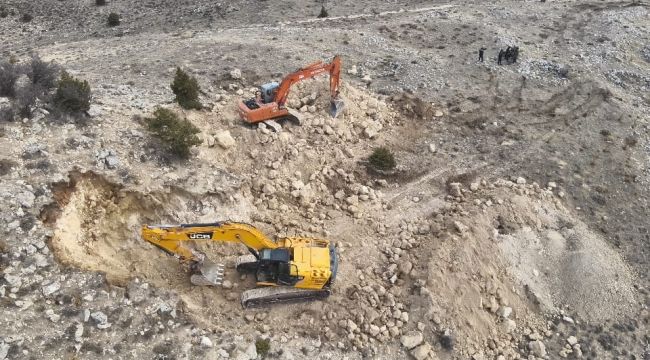 Karaman'da kepçeyle tarihi eser arayan 14 kişi yakalandı 