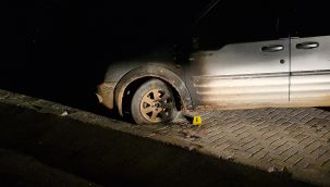 Karaman'da park halindeki aracı benzin döküp ateşe verdi