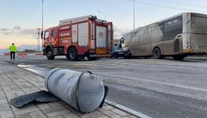 Karaman'daki kazada otomobilin LPG tankı yerinden çıkarak yola fırladı 
