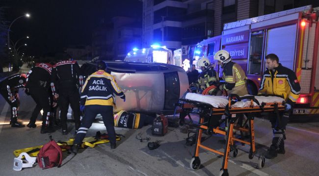 Ekipler otomobilin altında kalan sürücüyü kurtarmak için seferber oldu 