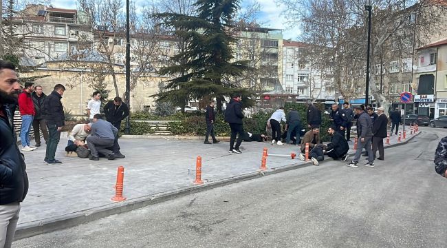 Karaman'da baba ve 3 oğlu sokak ortasında silahla vuruldu